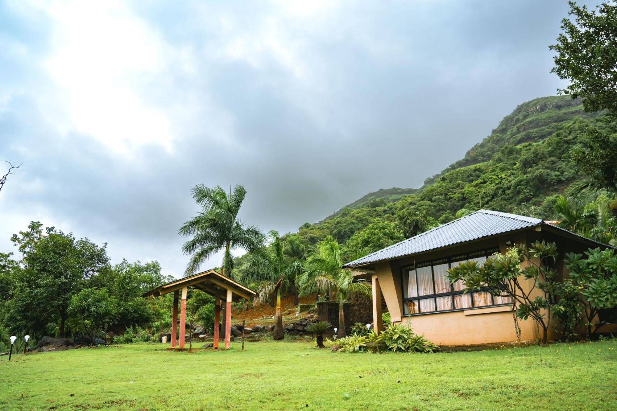 Rajlok Resorts Pune Eksteriør billede