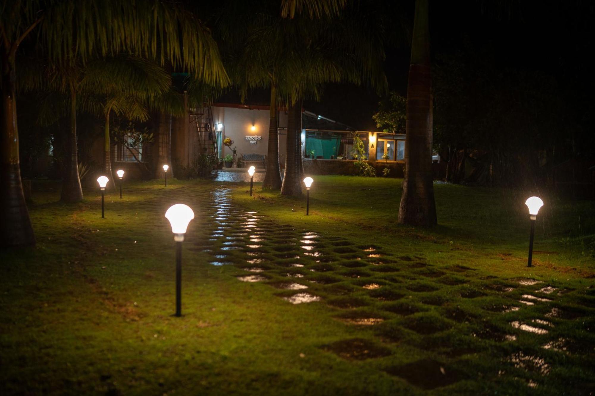 Rajlok Resorts Pune Eksteriør billede