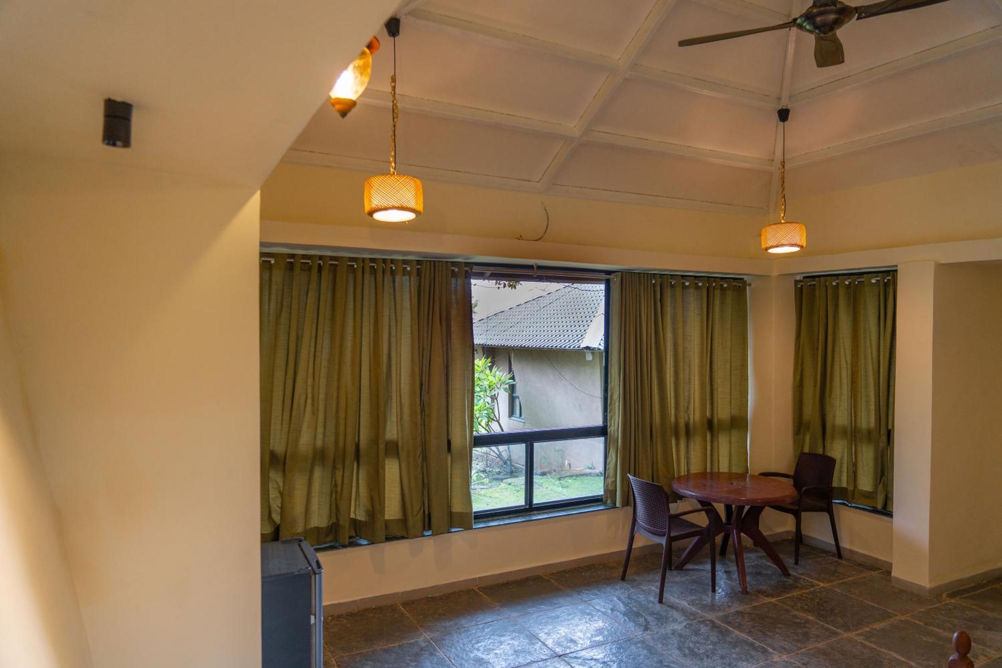 Rajlok Resorts Pune Eksteriør billede