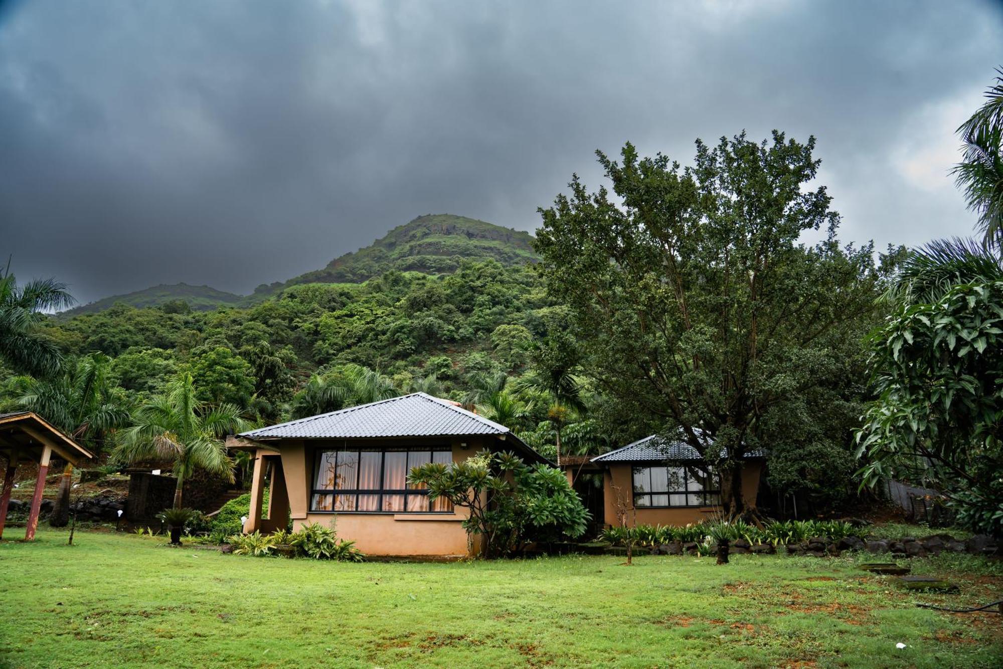 Rajlok Resorts Pune Eksteriør billede